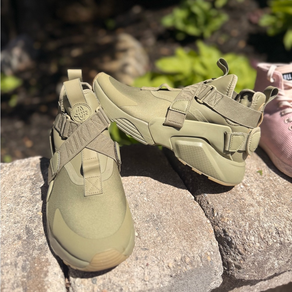 Women’s Nike Air Huarache City 'Neutral Olive'